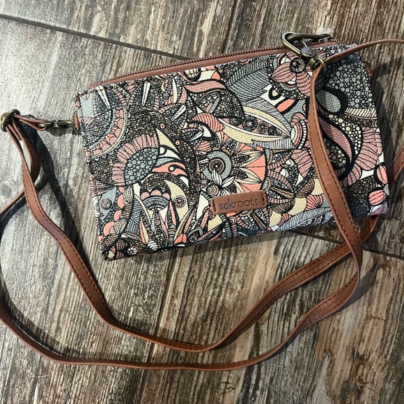 Sakroots Handbags - SAKROOTS Olympic Smartphone Crossbody Purse Bag Wristlet Sienna Brown